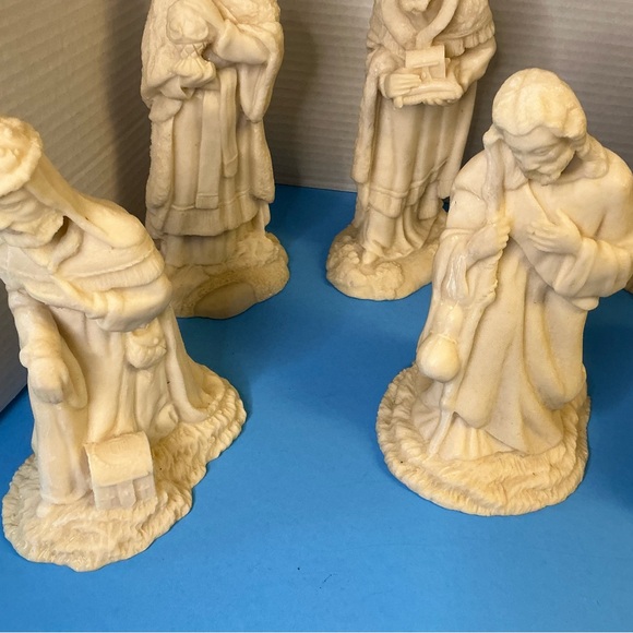 Nativity Set - Picture 6 of 12